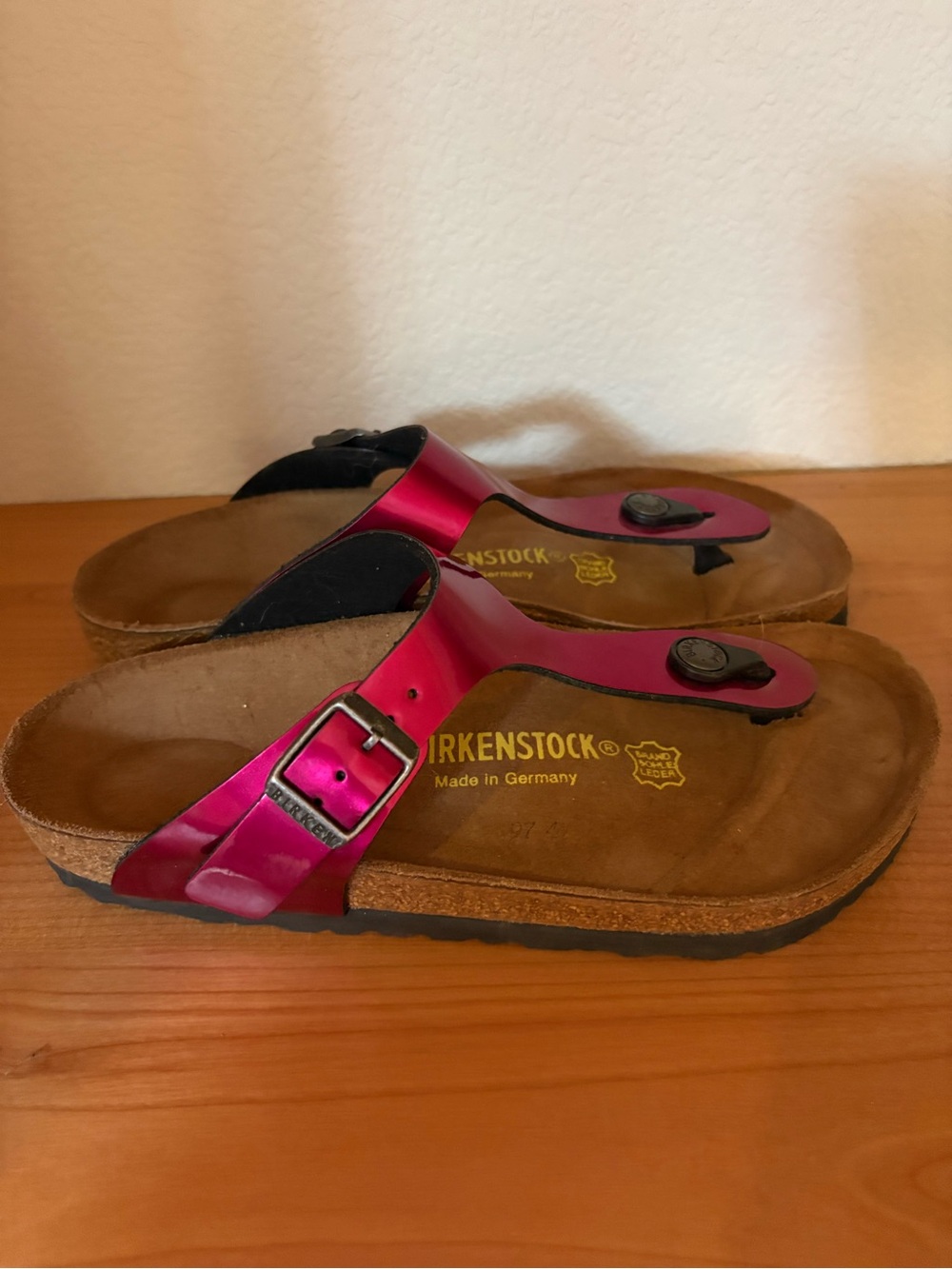 Birkenstock Pink Thong Sandals NWOT SIZE 36 - Picture 2 of 4